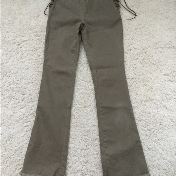 Express pants. - Picture 2 of 5